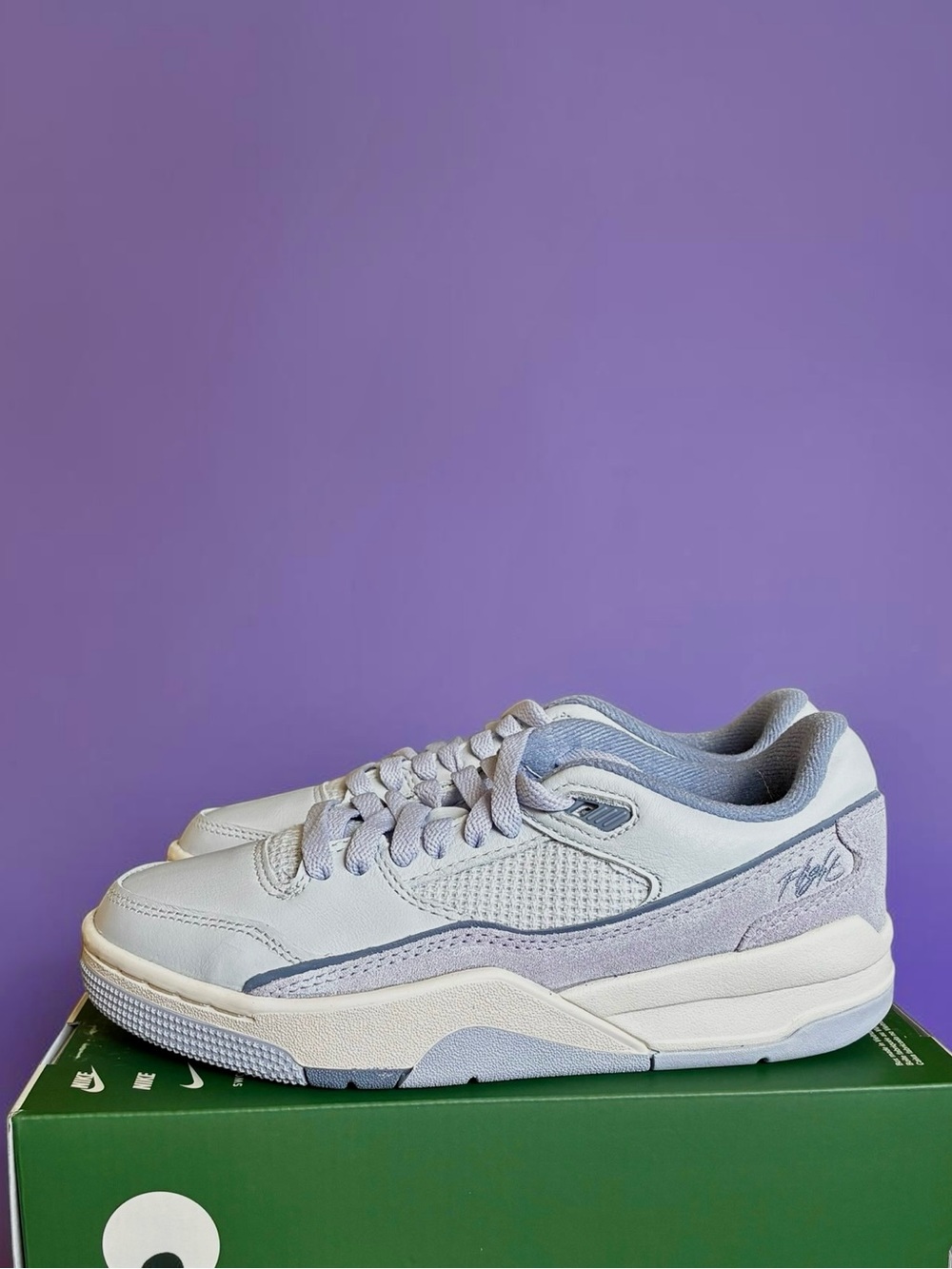 Jordan Flight Court women’s size 6, brand new with box